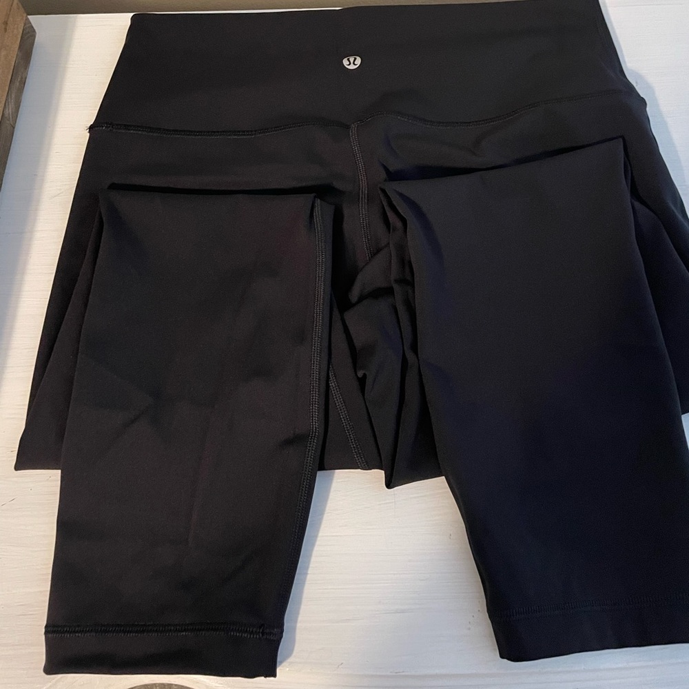 NWOT Lululemon Wunderunder crops! Size 10